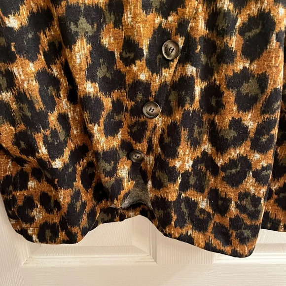 NOTATIONS~ WOMANS CHEETAH PRINT BLOUSE~ LG - Picture 8 of 8